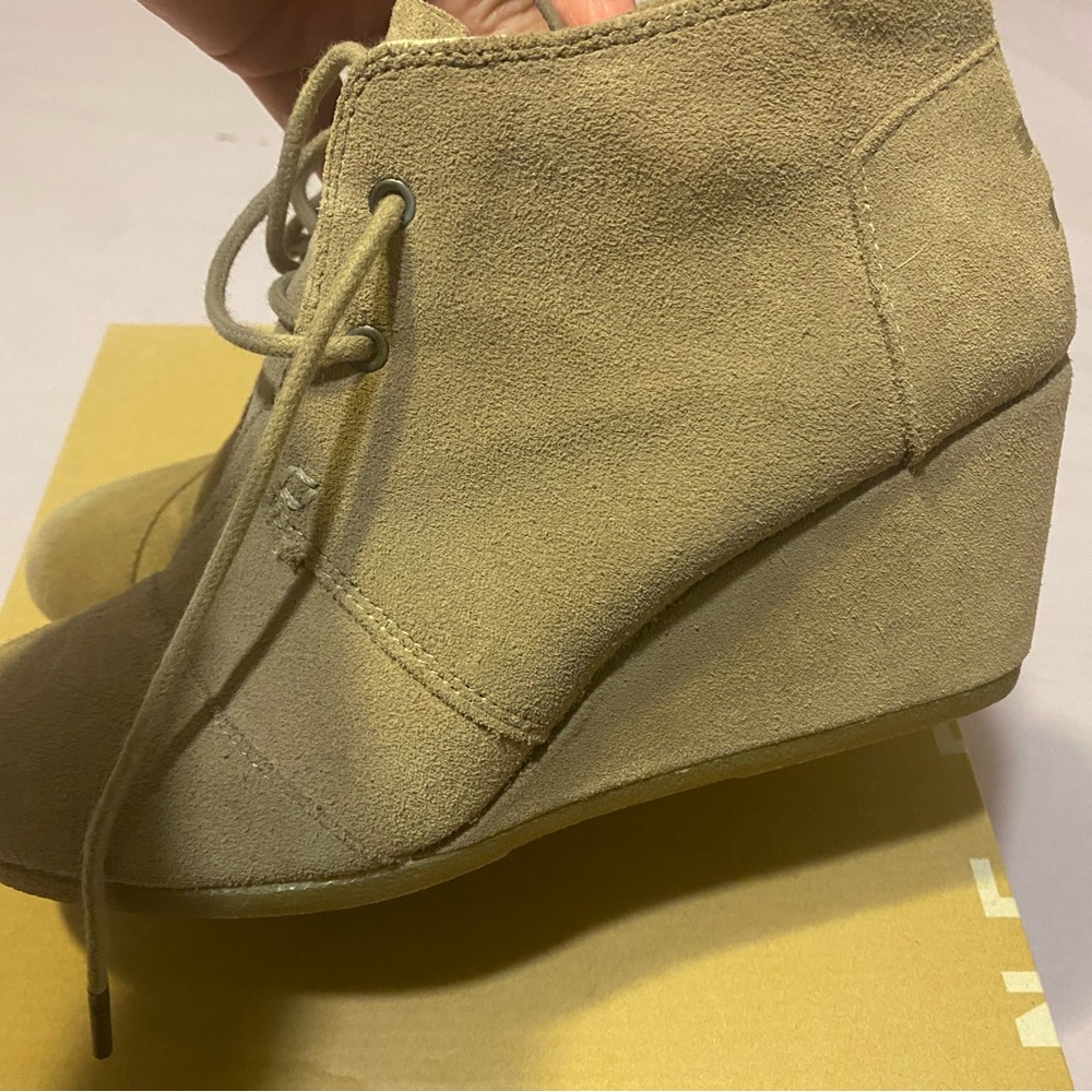 Toms suade wedges
